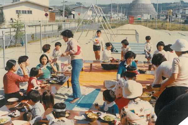 園庭で、いも煮♪