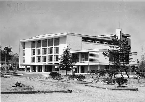 東北大学講堂（昭37.4完成）