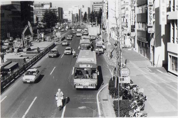 東二通り（タワービル前）61.12.10