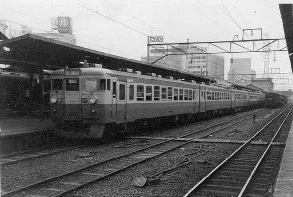 仙台駅停車中の急行列車