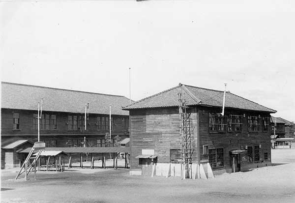 東華中学校（騎兵隊舎あと）